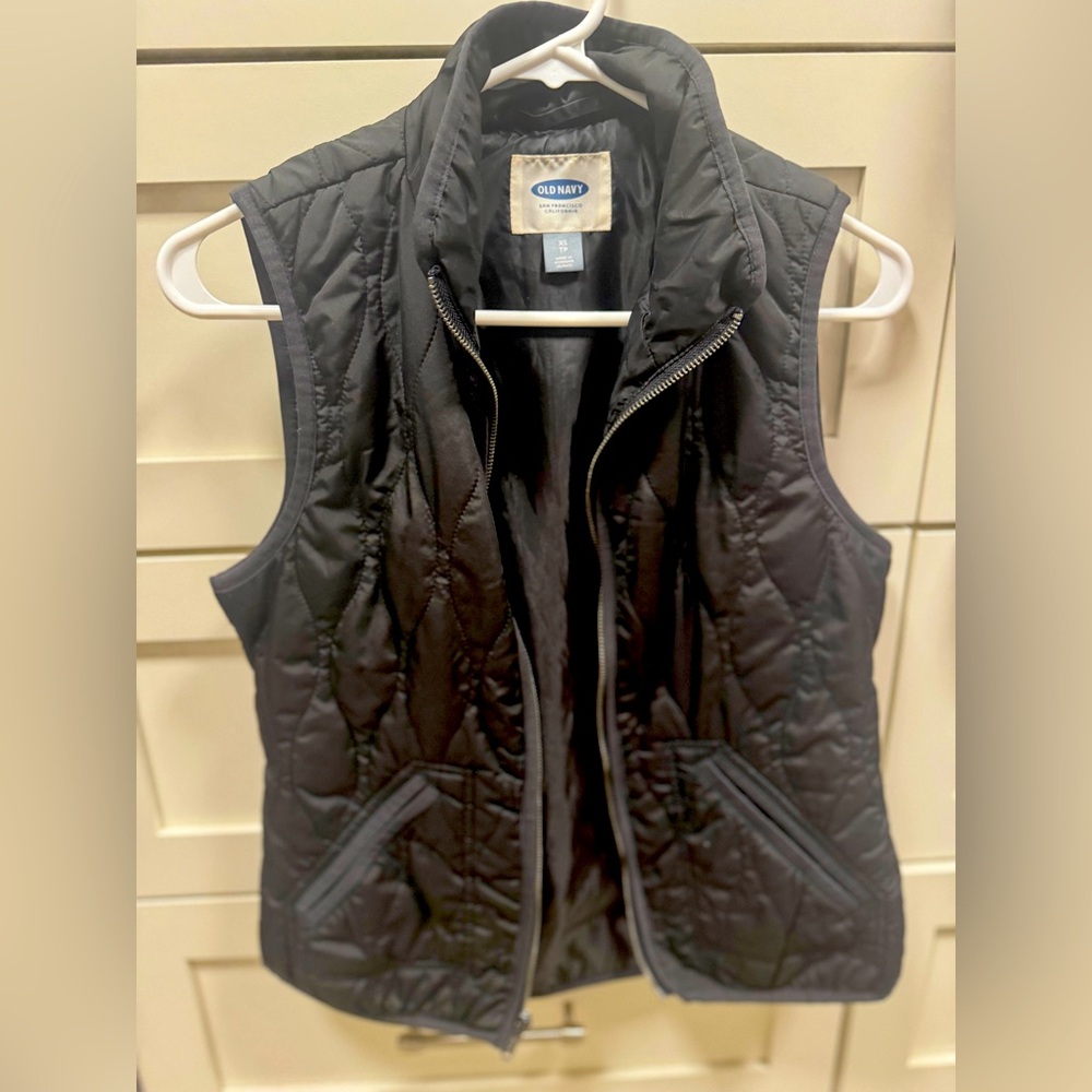 Women’s Old Navy black vest. Size extra small.